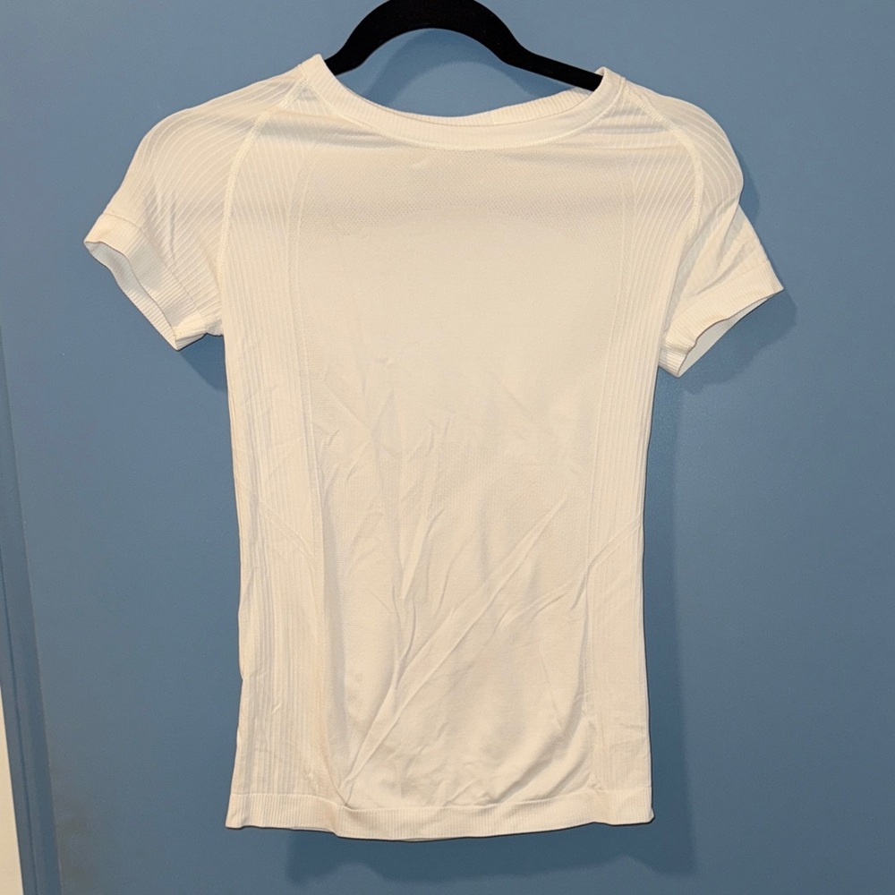 Old Navy White Short Sleeve Tee